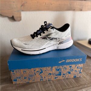 Brooks Adrenaline GTS Men's Shoes - White and Black